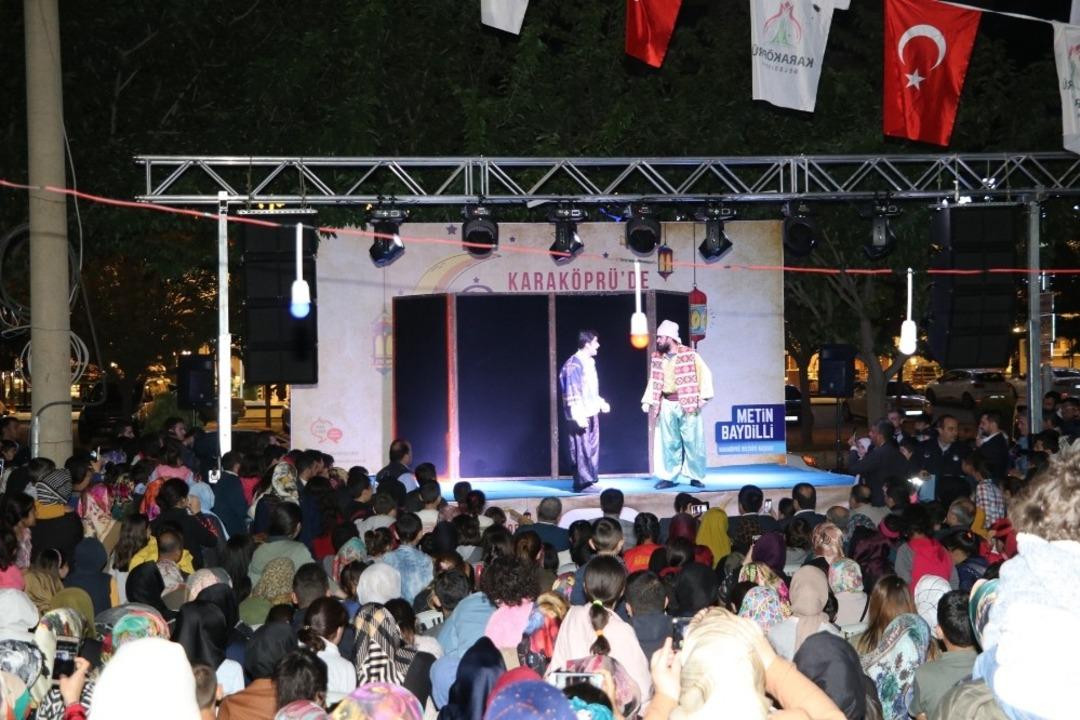 Kavuklu ile Pişekar vatandaşları eğlendirdi