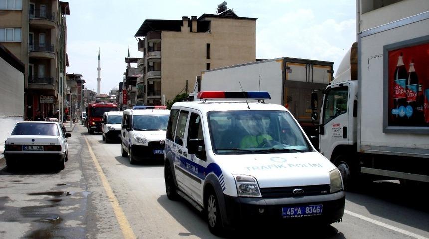 Sarıg&ouml;l&rsquo;de trafik ekiplerinden sirenli ge&ccedil;iş t&ouml;reni