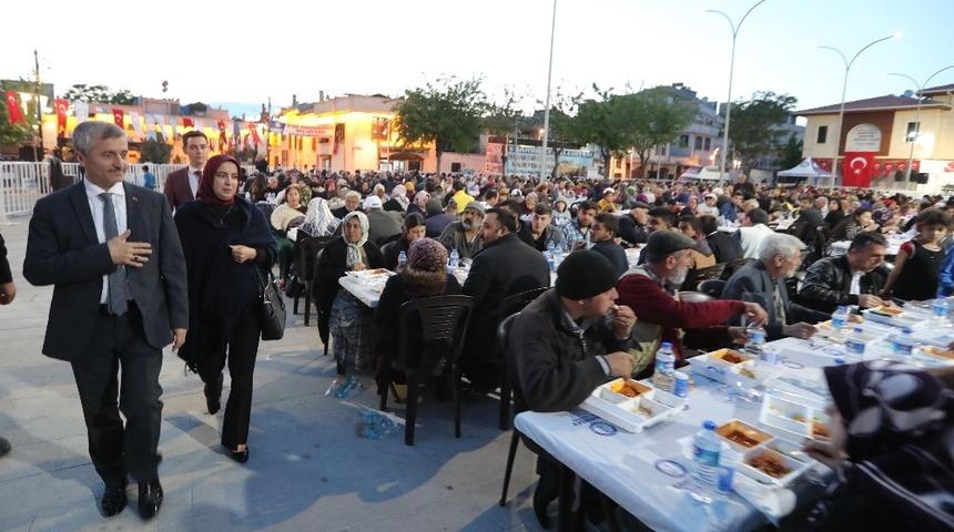 5 bin kişi semazenler eşliğinde Osmanlı usul&uuml; iftar a&ccedil;tı