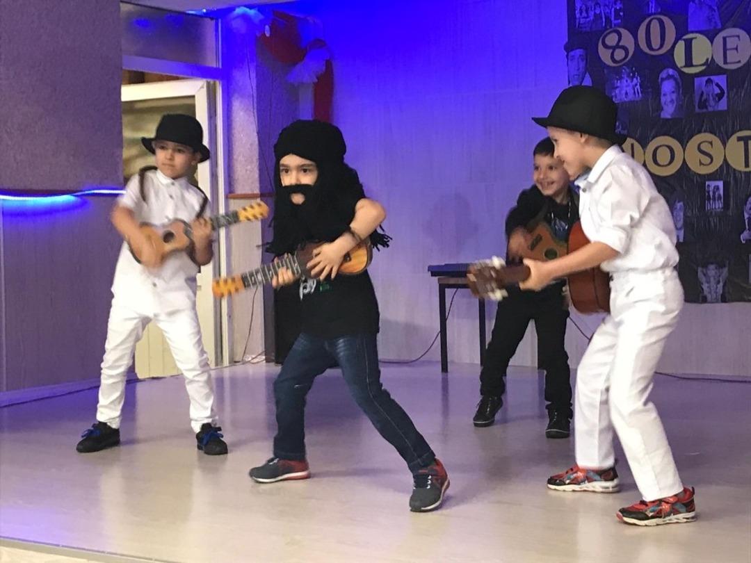 Miniklerden izleyenleri 80&rsquo;ler ve 90&rsquo;lara g&ouml;t&uuml;rd&uuml;ler