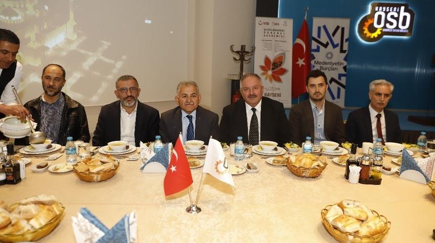 Başkan B&uuml;y&uuml;kkılı&ccedil; G&ouml;n&uuml;l El&ccedil;ileriyle