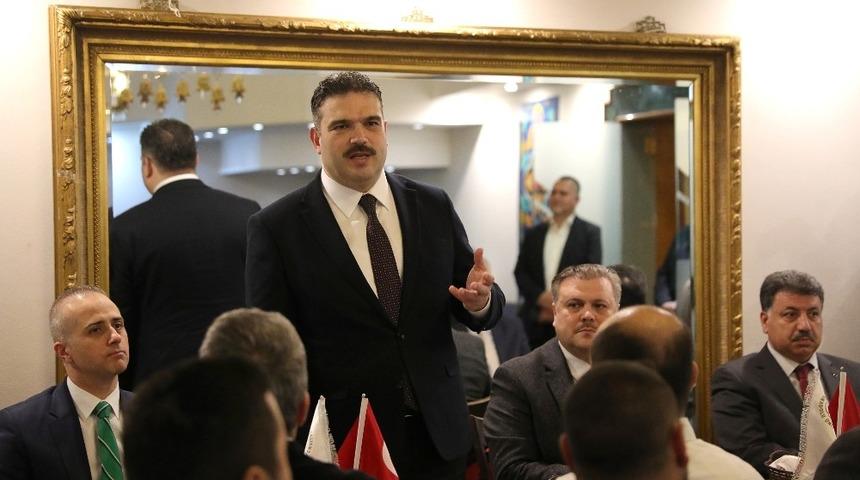 Rekt&ouml;r &Ccedil;omaklı K&ouml;ln&rsquo;deki Anadolu &Uuml;niversitesi &ouml;ğrencileriyle iftarda buluştu