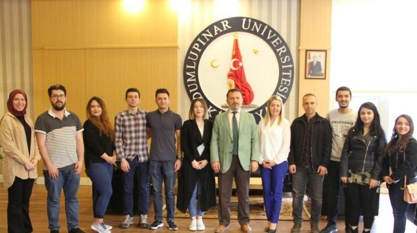 DP&Uuml; Sahne Ateşi tiyatro ekibinden Rekt&ouml;r G&ouml;ren&rsquo;e ziyaret