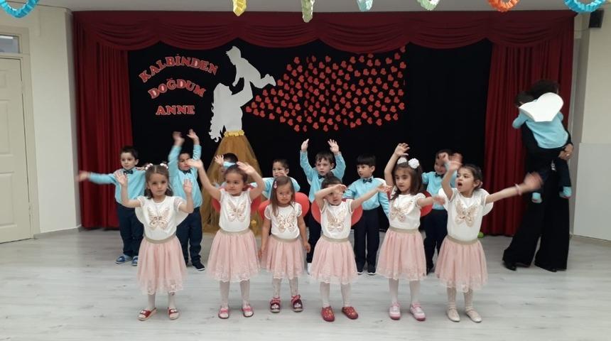 Miniklerden annelerine s&uuml;rpriz g&ouml;steri