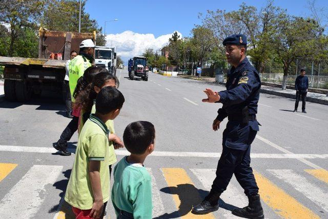 Arguvan’da Trafik Haftası etkinliği