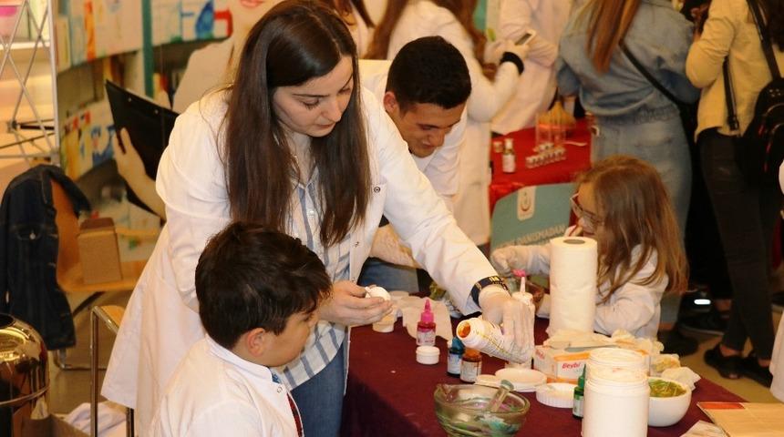 Eczacılığı &ccedil;ocuklara oyunlarla anlattılar