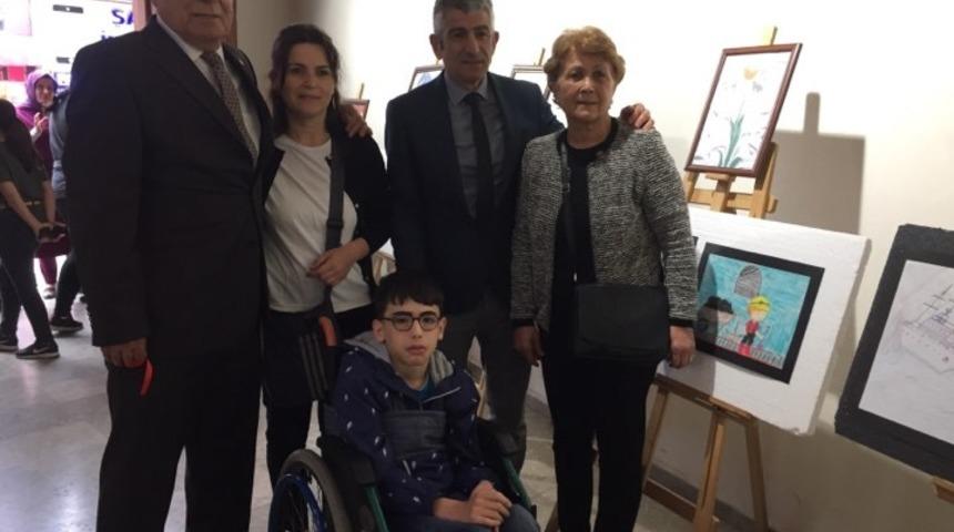 &Ouml;ğrencilerin hazırlamış olduğu sergide duygu dolu anlar yaşandı