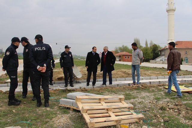 Dumlupınar’da yaya geçidi ve kanal çalışmaları