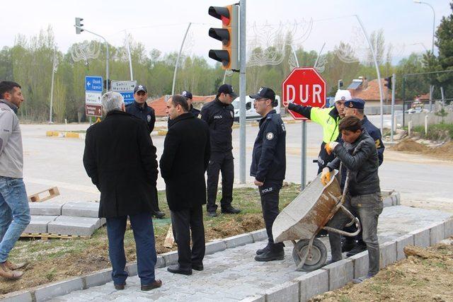 Dumlupınar’da yaya geçidi ve kanal çalışmaları