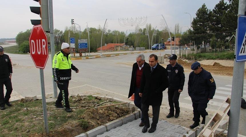 Dumlupınar&rsquo;da yaya ge&ccedil;idi ve kanal &ccedil;alışmaları