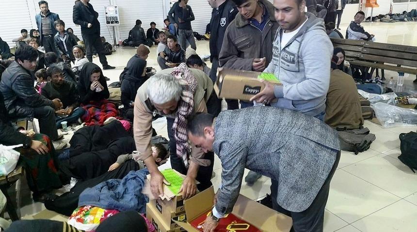 Edremit Belediyesinden G&ouml;&ccedil;menlere Anlamlı Destek