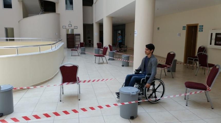 &Ouml;ğrenciler, Engelliler Haftasında empati yaptı