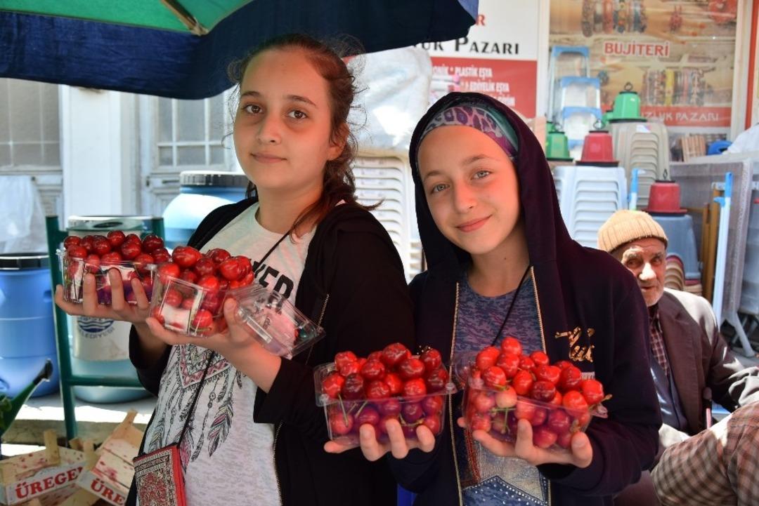 Lapseki kirazı 20 liradan tezgahlarda
