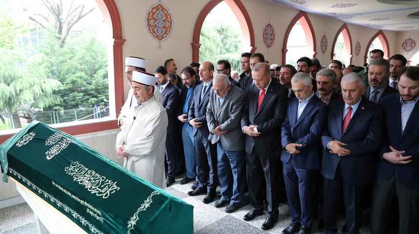 Cumhurbaşkanı Erdoğan, cenaze namazına katıldı