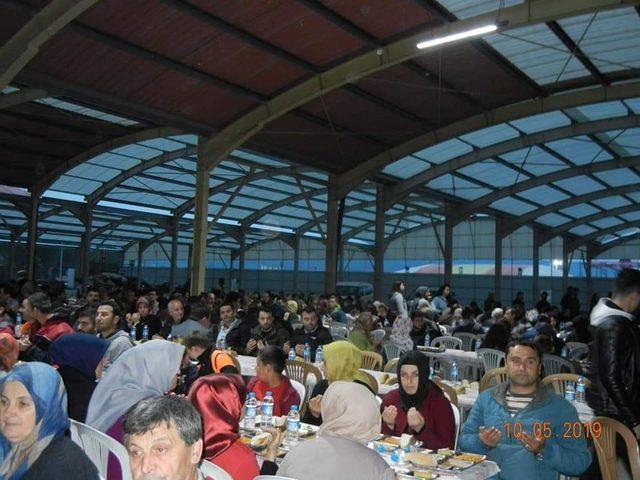 Maden Emeklileri Korosu ve Hilal İlahi Grubu iftar çadırında program yaptı