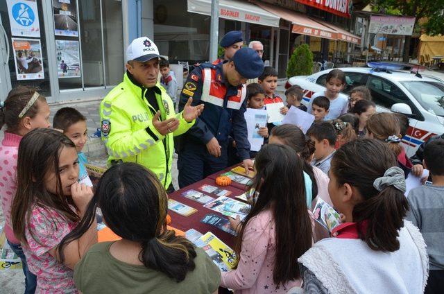 Kargı’da trafik standı açıldı