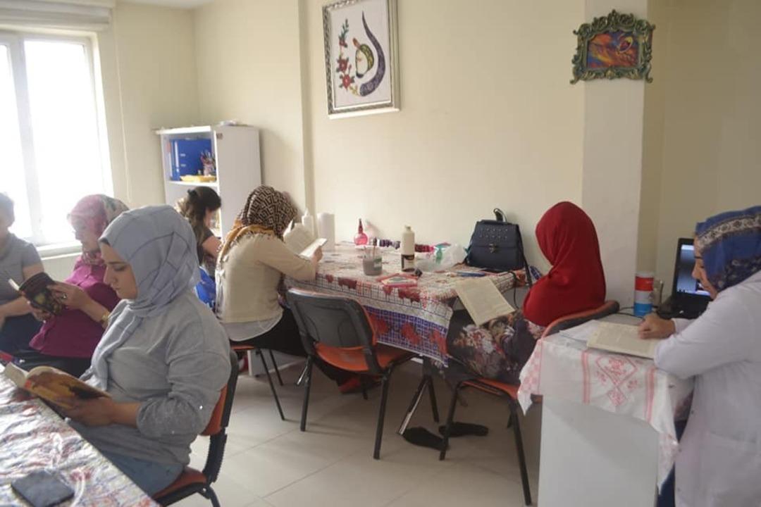 G&uuml;roymak&rsquo;ta kadınlar kitapla buluştu