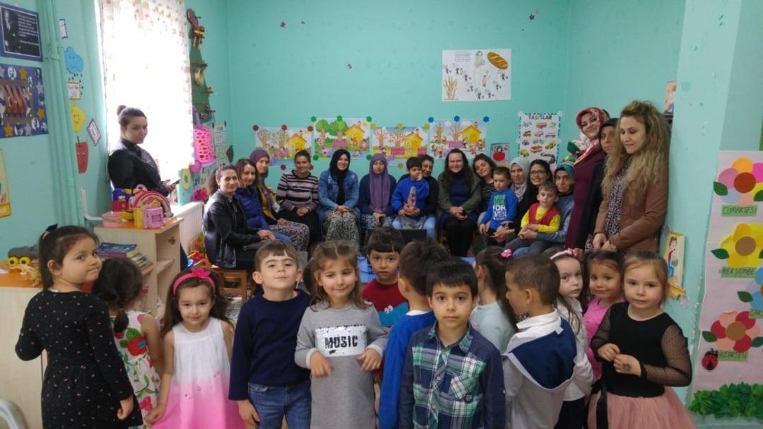 Miniklerden annelerine s&uuml;rpriz kutlama