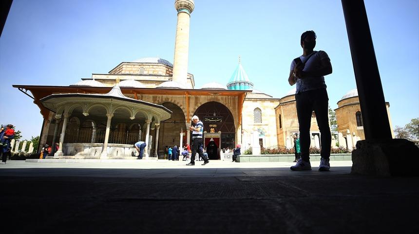 Dünya ramazanda Mevlana'nın türbesinde buluşuyor