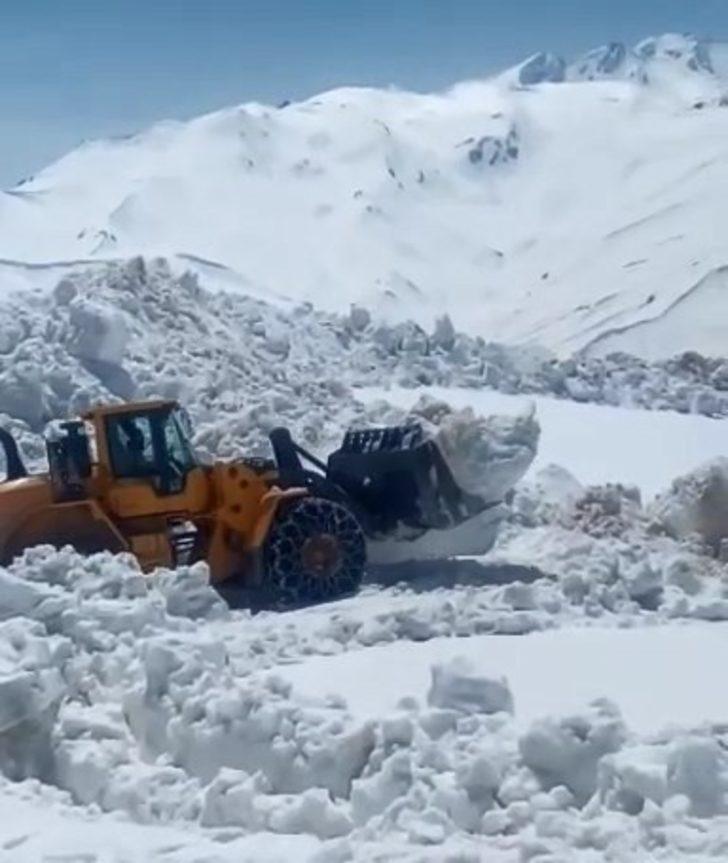Şemdinli’de karla mücadele çalışmaları G1
