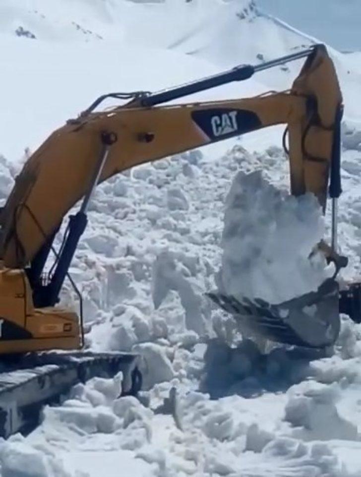 Şemdinli’de karla mücadele çalışmaları G2