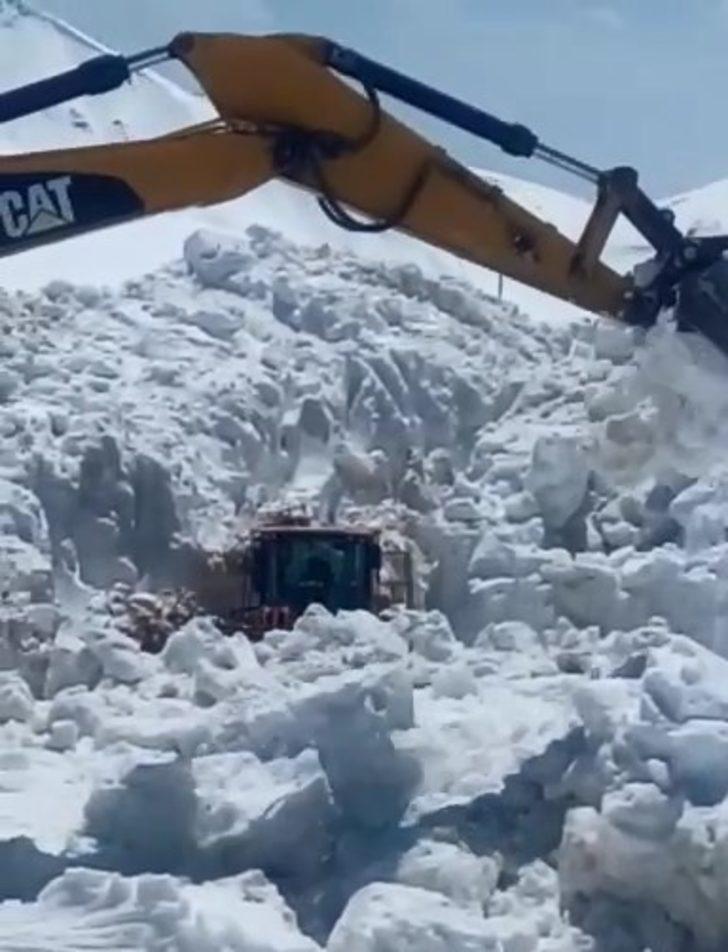 Şemdinli’de karla mücadele çalışmaları G3