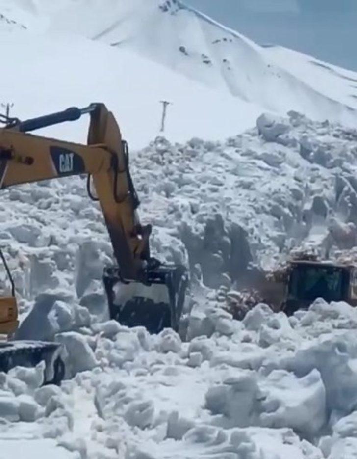 Şemdinli’de karla mücadele çalışmaları G4