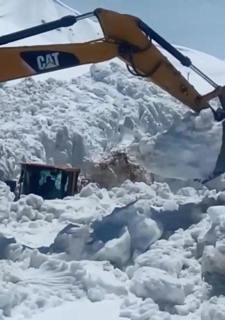 Şemdinli’de karla mücadele çalışmaları G5