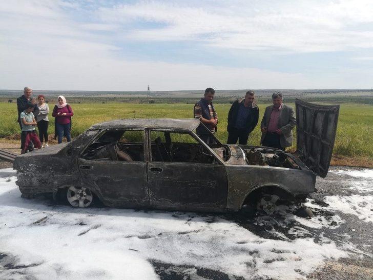 Otomobil seyir halindeyken alev aldı G2