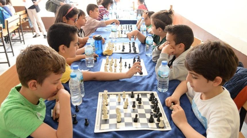 Büyükşehir’in satranç turnuvasına yoğun ilgi