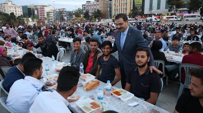 Canpolat vatandaşlarla iftarda buluştu