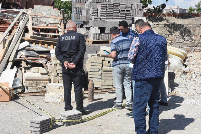 İzmir'de inşaattaki çalışma sırasında top mermisi buldu
