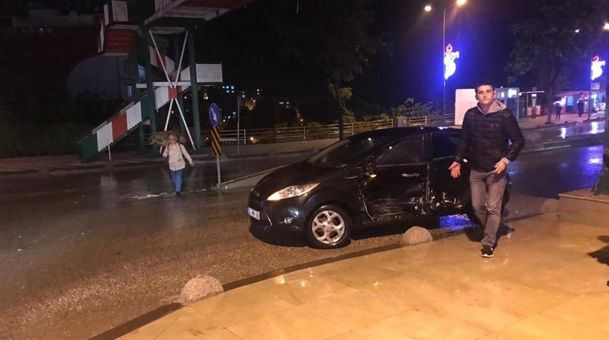 Bir kişinin yaralanmasına sebep olan s&uuml;r&uuml;c&uuml; olay yerinden ka&ccedil;tı