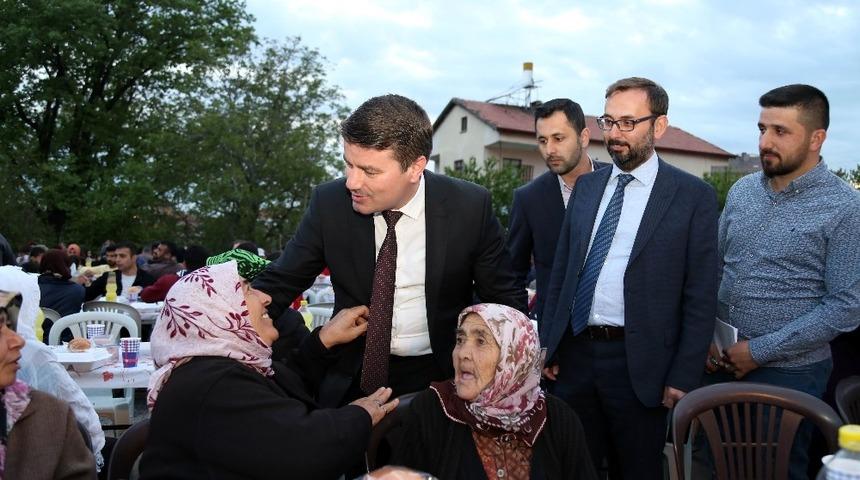 Aksaray Belediyesinin ilk iftarında 2 bin kişi bir araya geldi