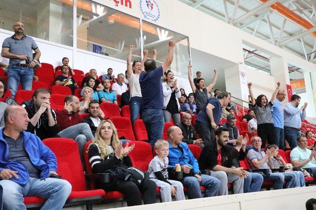 Yıldızlar kız voleybol Türkiye şampiyonası final müsabakaları tamamlandı