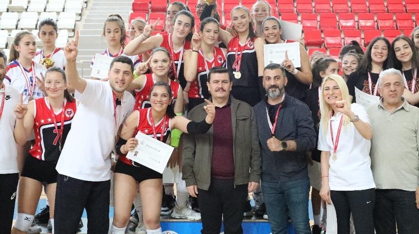 Yıldızlar kız voleybol T&uuml;rkiye şampiyonası final m&uuml;sabakaları tamamlandı