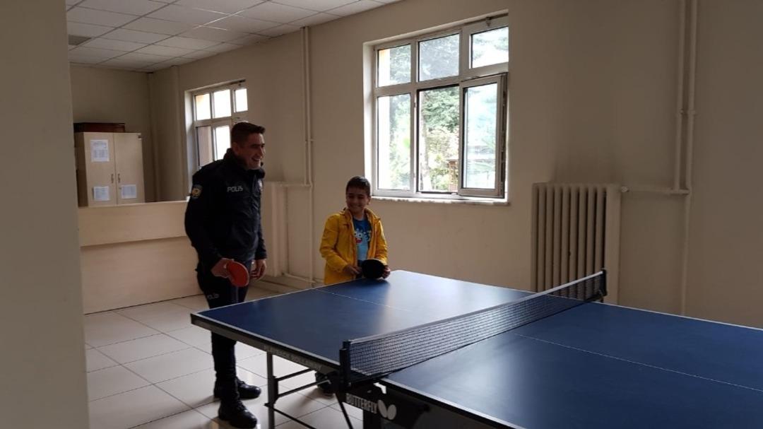 Engelli &ccedil;ocuklar polis amcalarıyla bir araya geldi