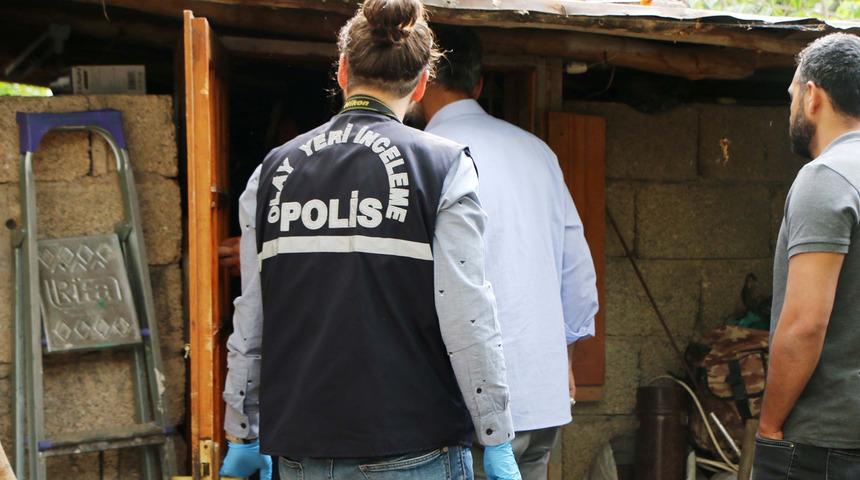 Defineci, el yapımı patlayıcının infilak etmesi ile yaralandı