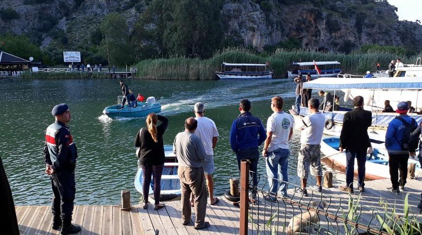 Muğla'da iskeleye yüzmek isteyen genç boğuldu