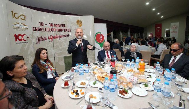 Vali Varol engelli vatandaşlarla iftar sofrasında buluştu