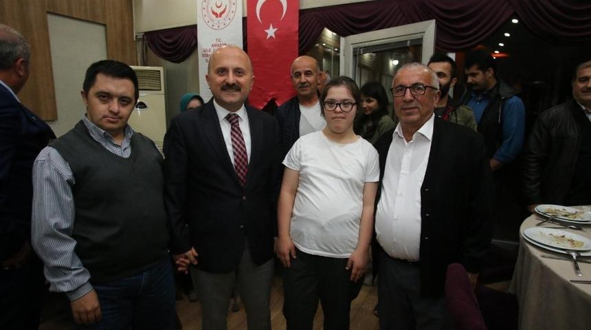 Vali Varol engelli vatandaşlarla iftar sofrasında buluştu