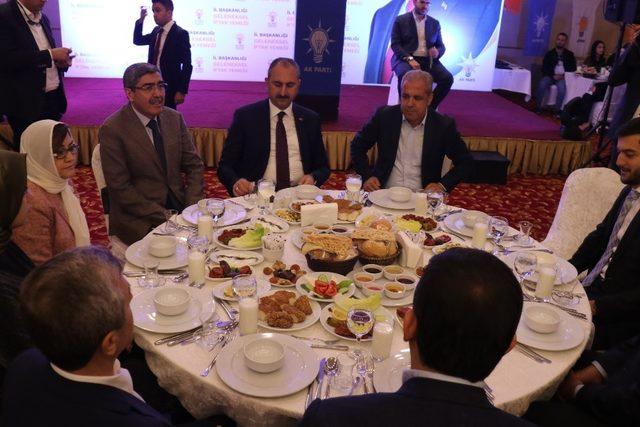 Bakan Gül, Gaziantep’te AK Partililerle iftarda bir araya geldi