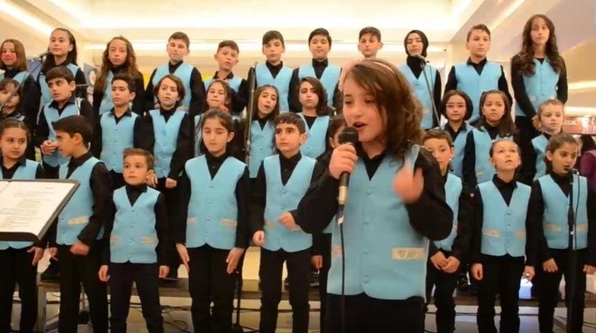 &Ccedil;ocuk korosundan Anneler G&uuml;n&uuml; şarkısı