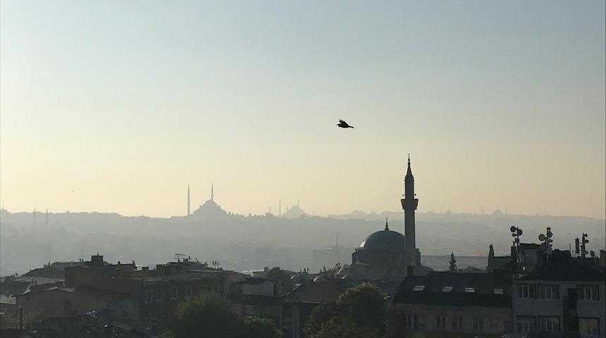 İstanbul'da sis manzarası b&uuml;y&uuml;ledi