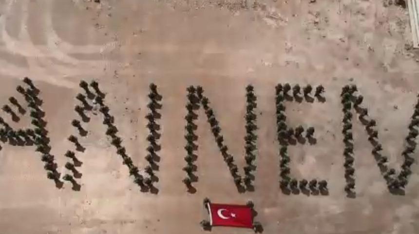 Mehmet&ccedil;ik'ten Suriye sınırında 'Annem' koreografisi