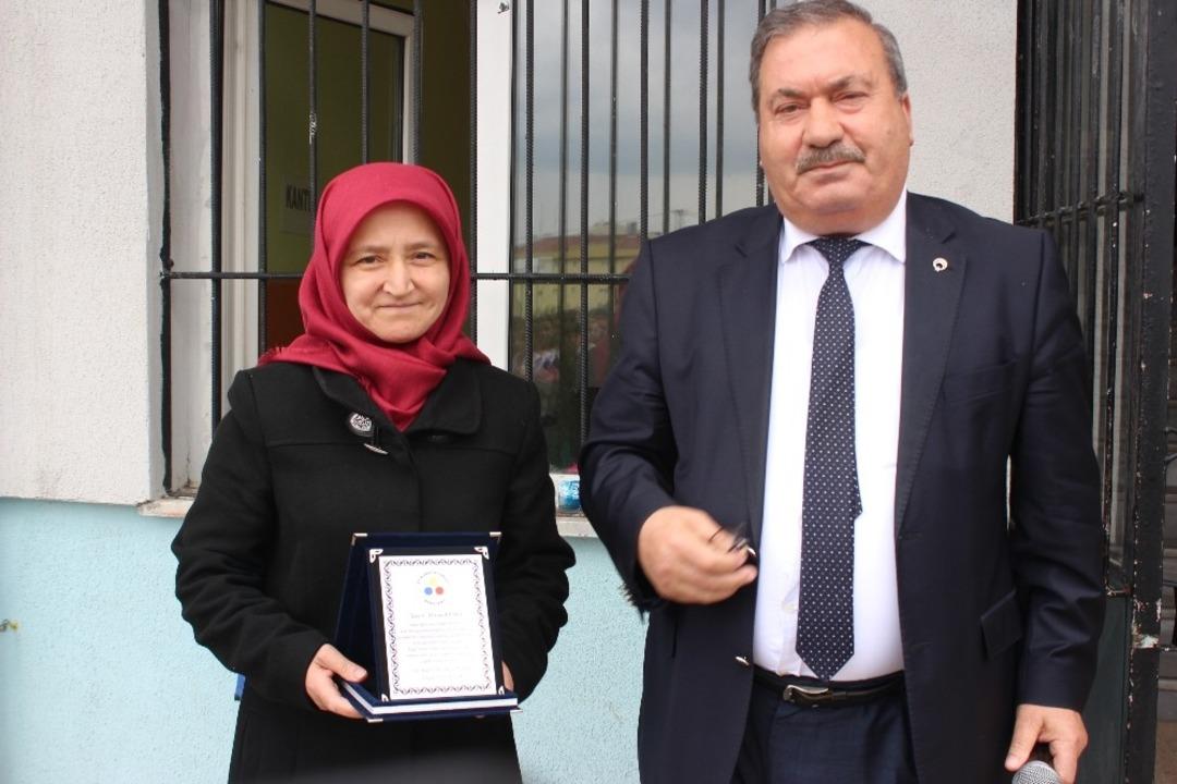 Hayatını engelli &ccedil;ocuğuna adadı