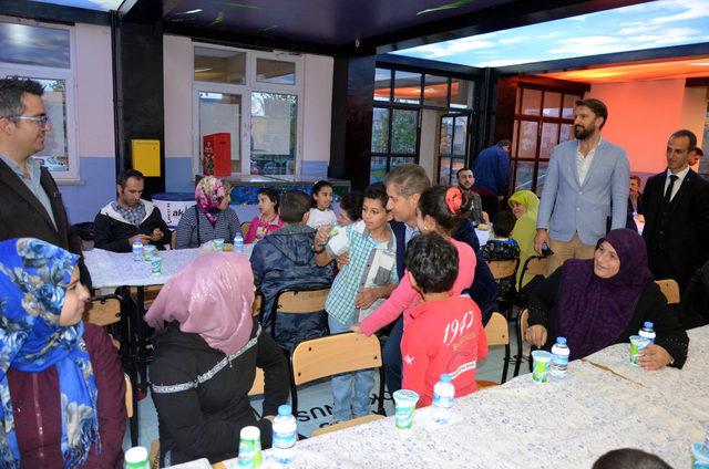Avcılar'da 81'İ yetim 180 Suriyeli'ye iftar