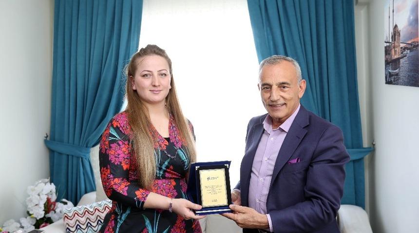 Hallerman Streiff sendromlu Hira bebeğin annesi yılın annesi se&ccedil;ildi