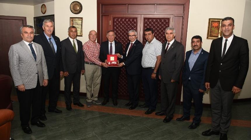 Başkan Akay&rsquo;dan Kızılay&rsquo;a destek