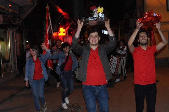 Mahalleliyi sahura Rumeli usulü kaldırdılar